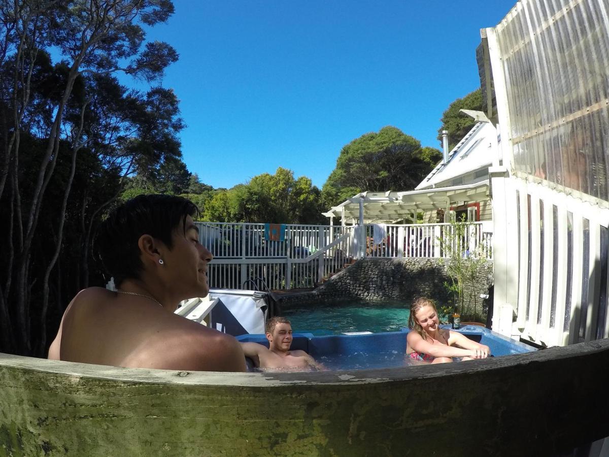 Hekerua Lodge Backpackers Hostel Waiheke Island Oneroa Exterior photo
