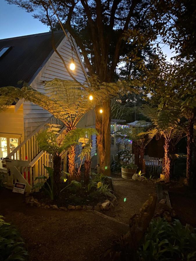 Hekerua Lodge Backpackers Hostel Waiheke Island Oneroa Exterior photo