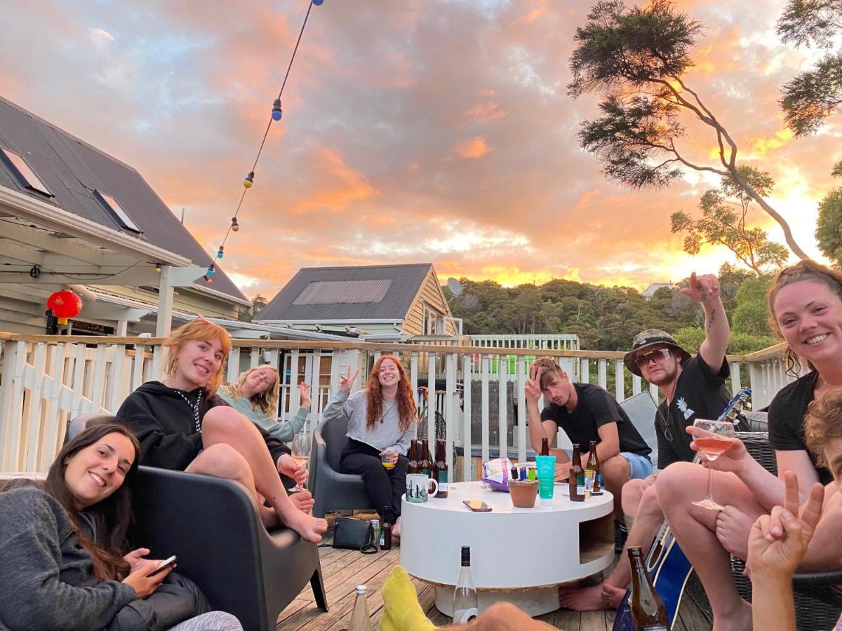 Hekerua Lodge Backpackers Hostel Waiheke Island Oneroa Exterior photo