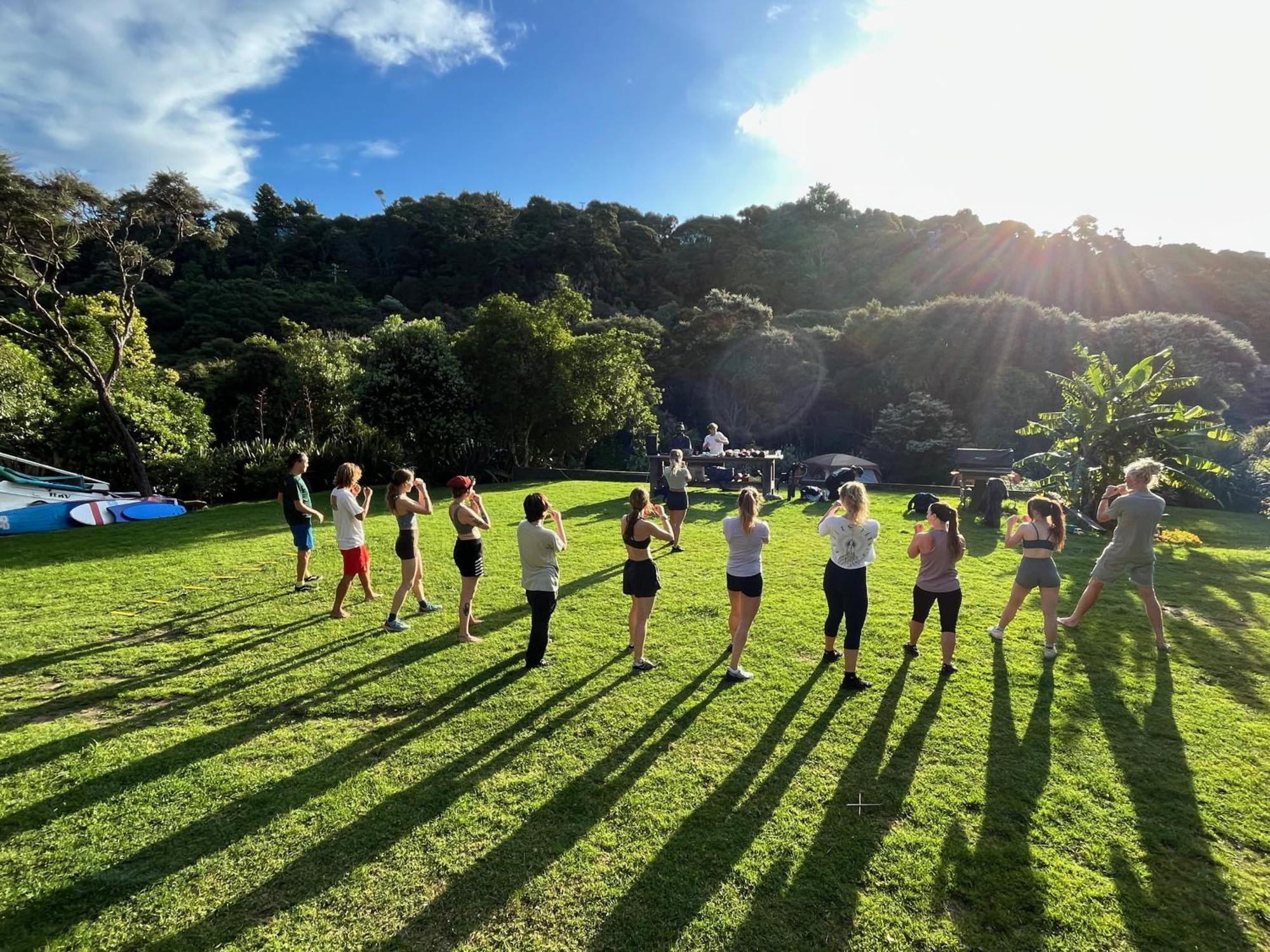 Hekerua Lodge Backpackers Hostel Waiheke Island Oneroa Exterior photo