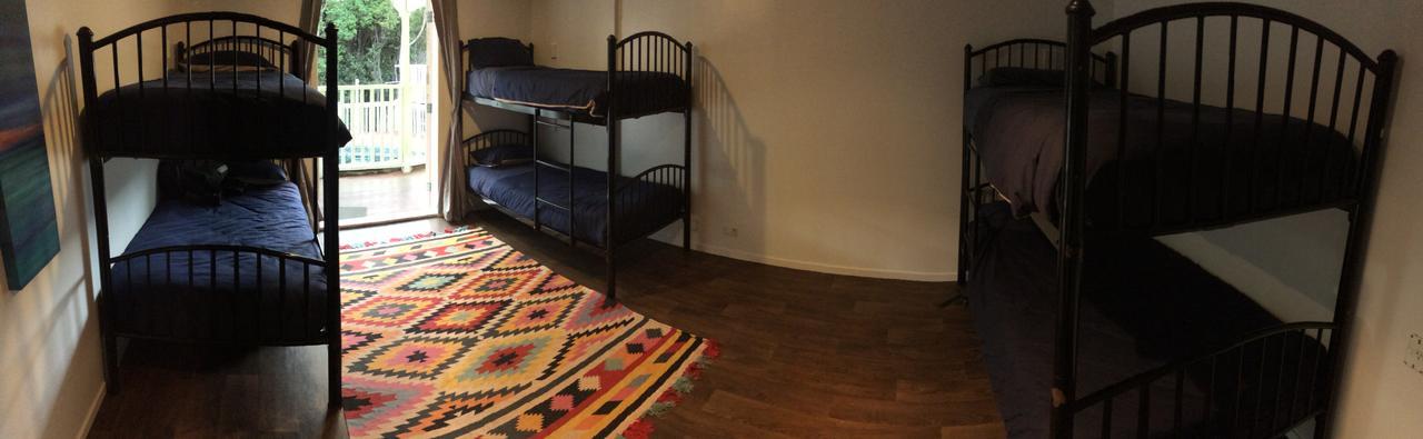 Hekerua Lodge Backpackers Hostel Waiheke Island Oneroa Room photo